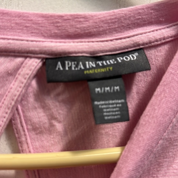 A Pea In The Pod T-Shirt Medium Pink. Opening in upper back. - Picture 2 of 7